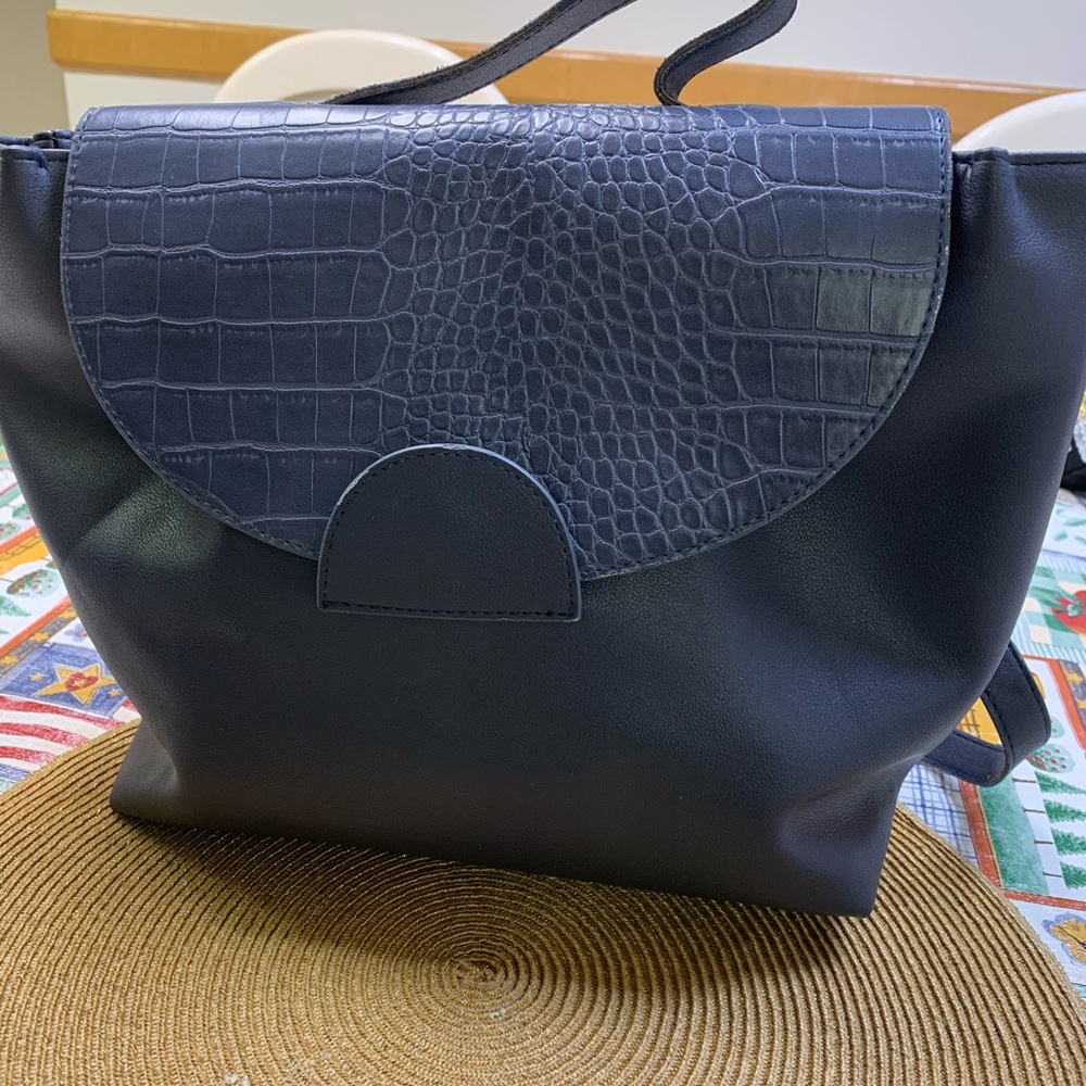 Laila leather handbag in navy blue